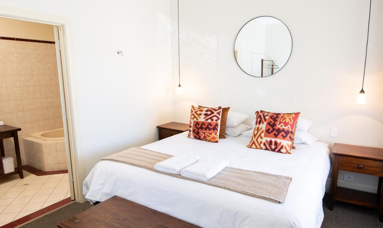 Bentley'S Hotel Clare Buitenkant foto
