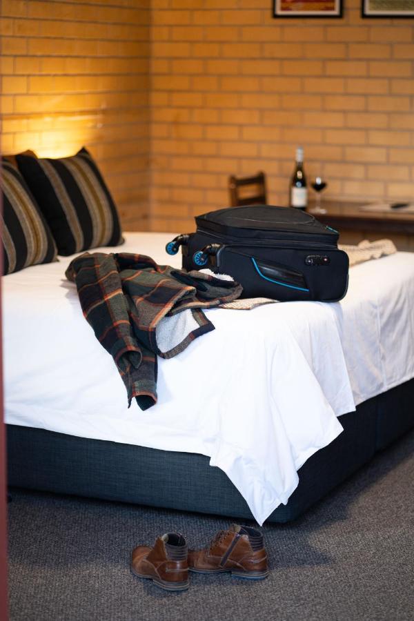 Bentley'S Hotel Clare Buitenkant foto